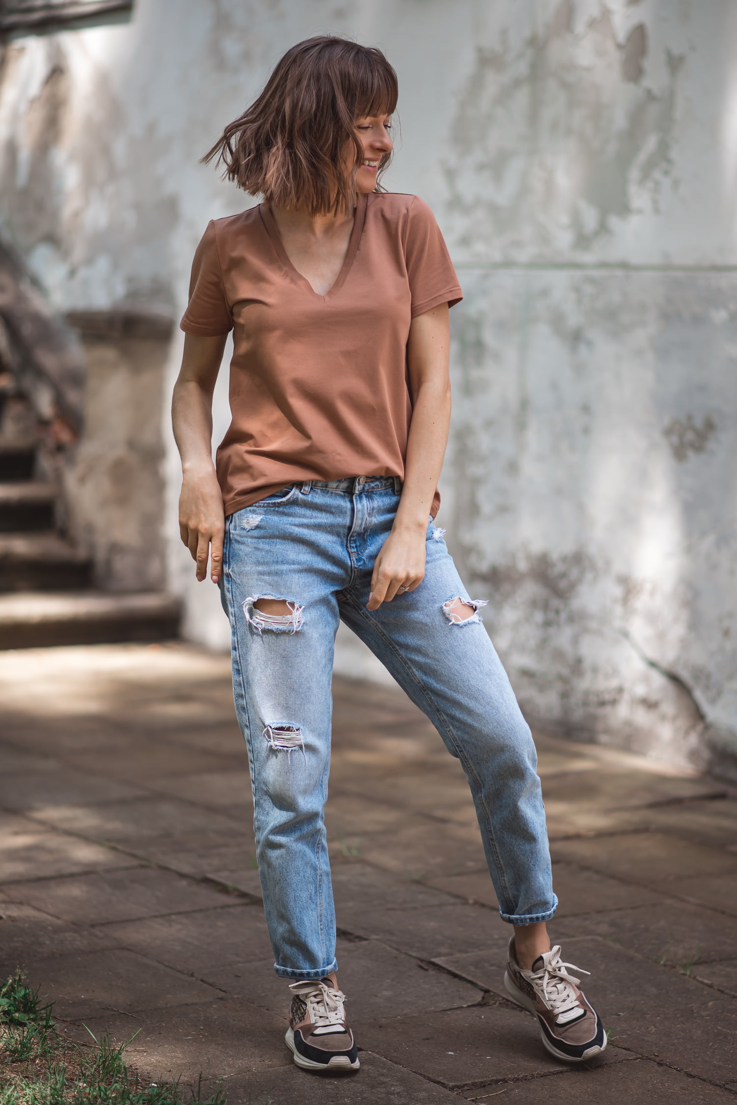 BASIC V-Neck T-shirt Brown – Lenanto